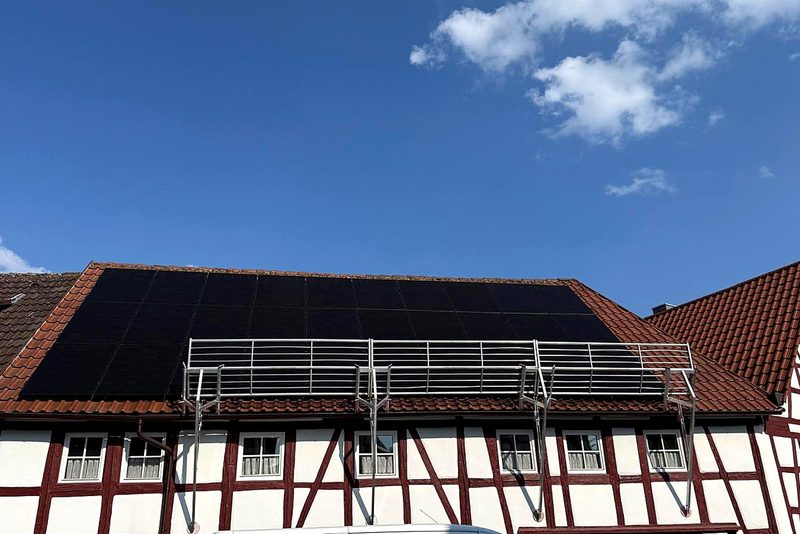 Historisches Geb&auml;ude mit Photovoltaikanlage mit Photovoltaikanlage von Sch&ouml;nwald Handwerkerservice im Raum Heilbronn